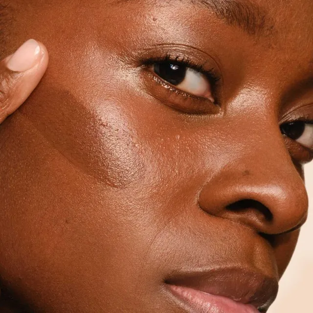 Long-Wear Skin Tint with Radiant Glow Finish – image 5