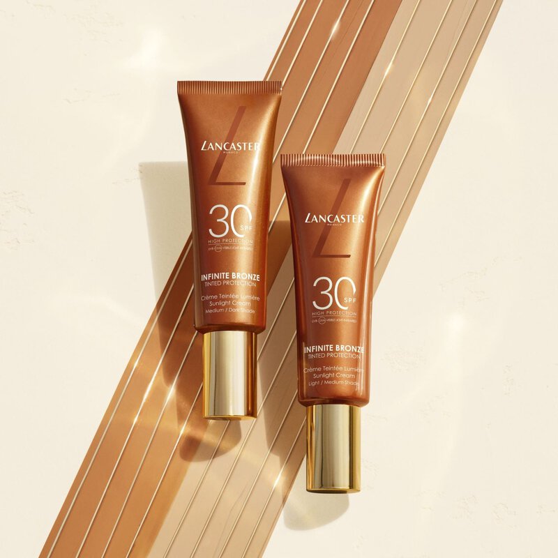 كريم إنفنيت برونز المُلوِّن للحماية من الشمس بلون متوسط/داكن بمُعامل حماية SPF30