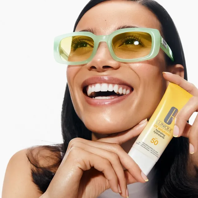واقي الشمس UV سلوشنز هايدراتنج بعامل حماية واسع النطاق SPF50 – صورة 5