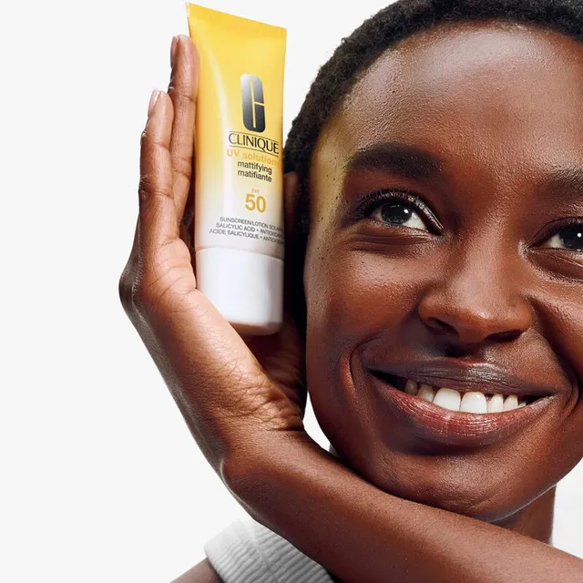 واقي الشمس UV سلوشنز ماتيفاينج بعامل حماية واسع النطاق SPF50 – صورة 5
