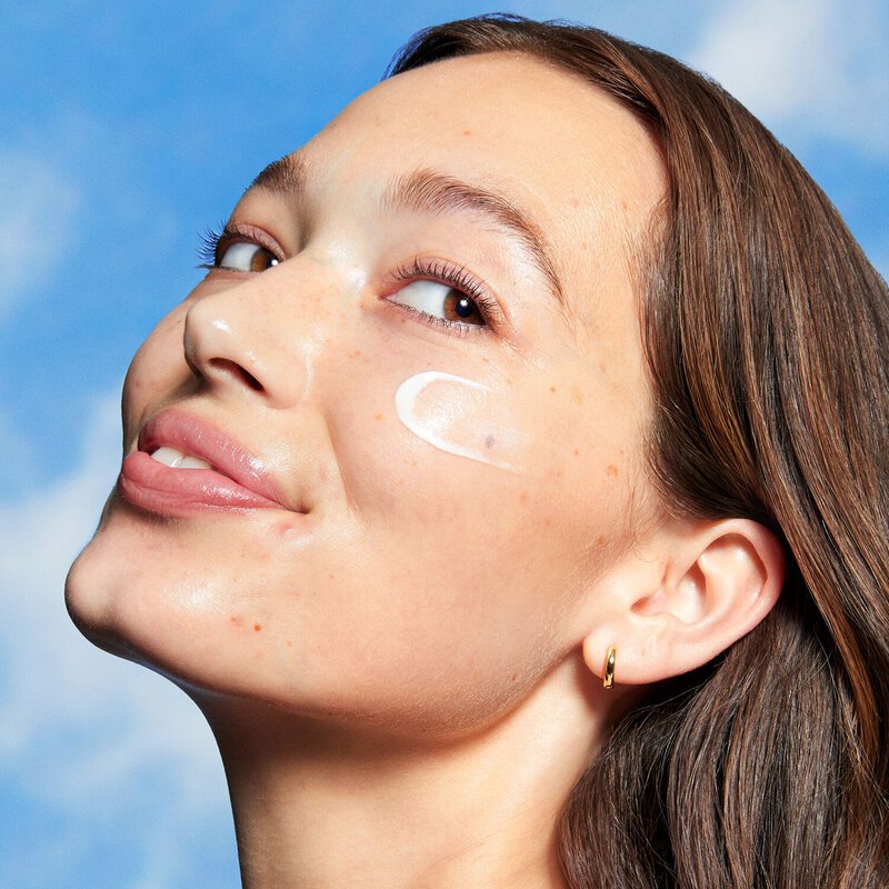 كريم ديو شيلد للحماية من الشمس بتركيبة سائلة مرطّبة ومُعامل حماية SPF 30