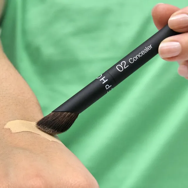 02 The Concealer Brush - Mistake-Proof Face Application In Half The Time – image 3