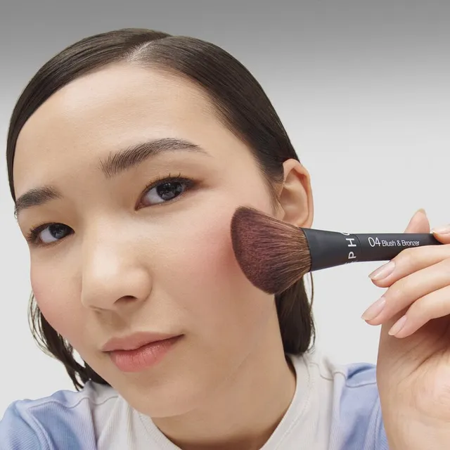 04 The Cheek Brush - Mistake-Proof Face Application In Half The Time – image 2