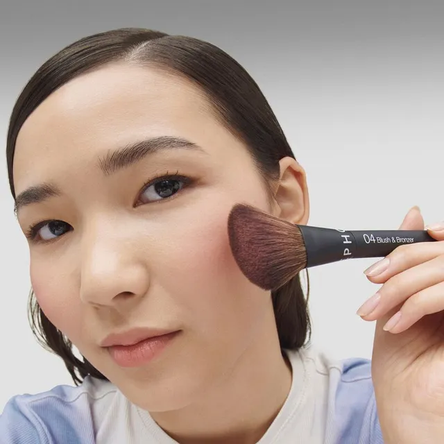 04 The Cheek Brush - Mistake-Proof Face Application In Half The Time – image 6