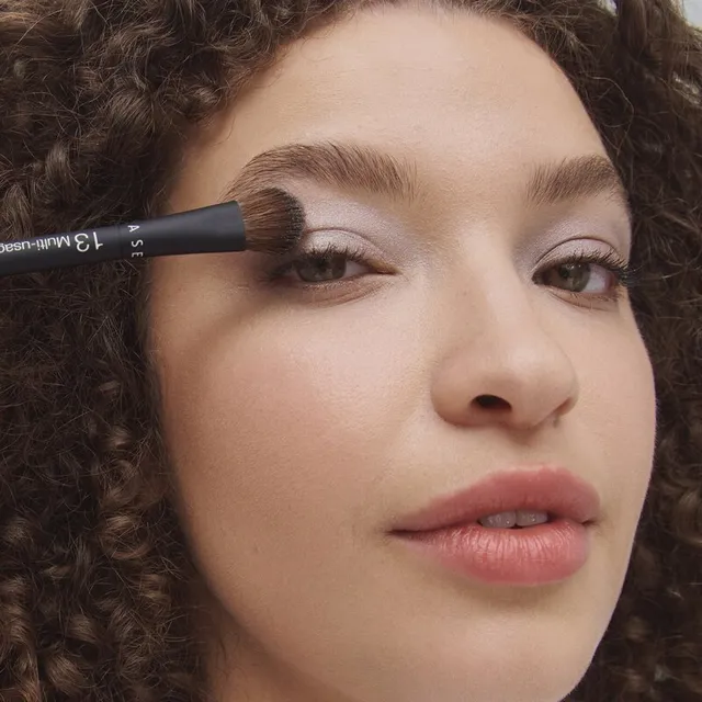 13 The Multitasker Eye Brush - Mistake-Proof Eye Application In Half The Time – image 2