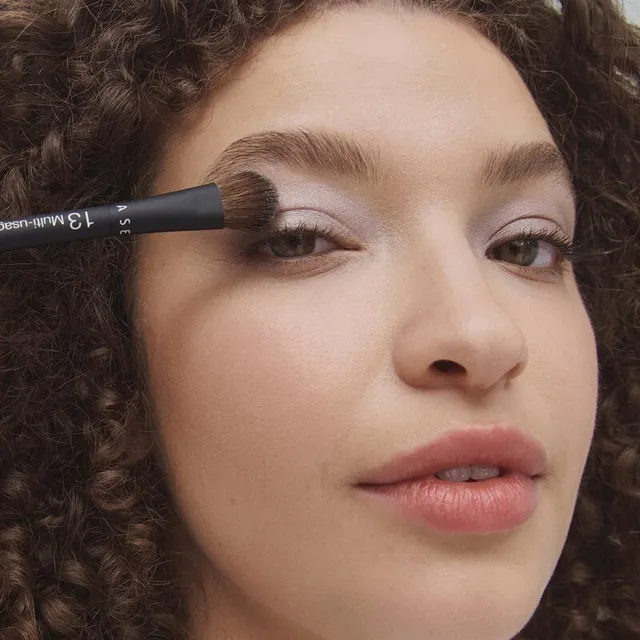 13 The Multitasker Eye Brush - Mistake-Proof Eye Application In Half The Time – image 6