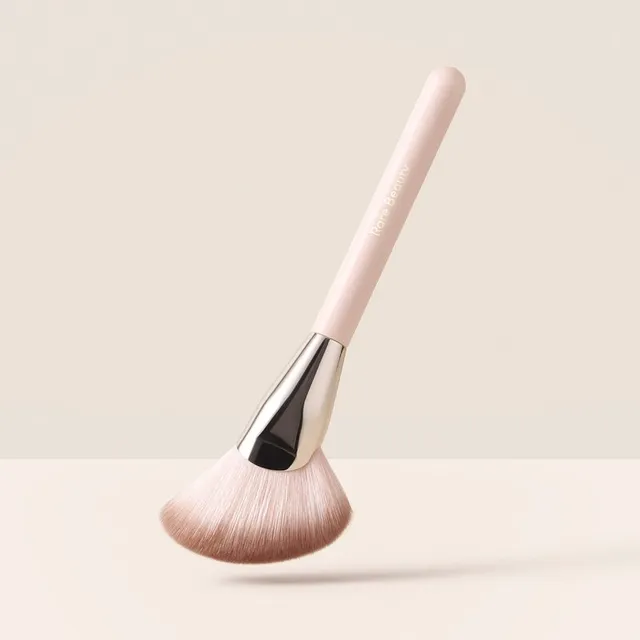 Warm Wishes Angled Powder Brush – image 3