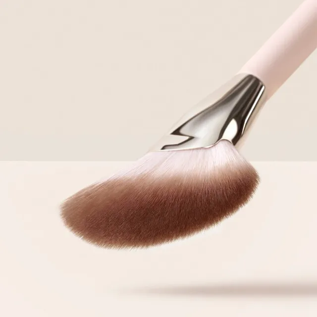 Warm Wishes Angled Powder Brush – image 4