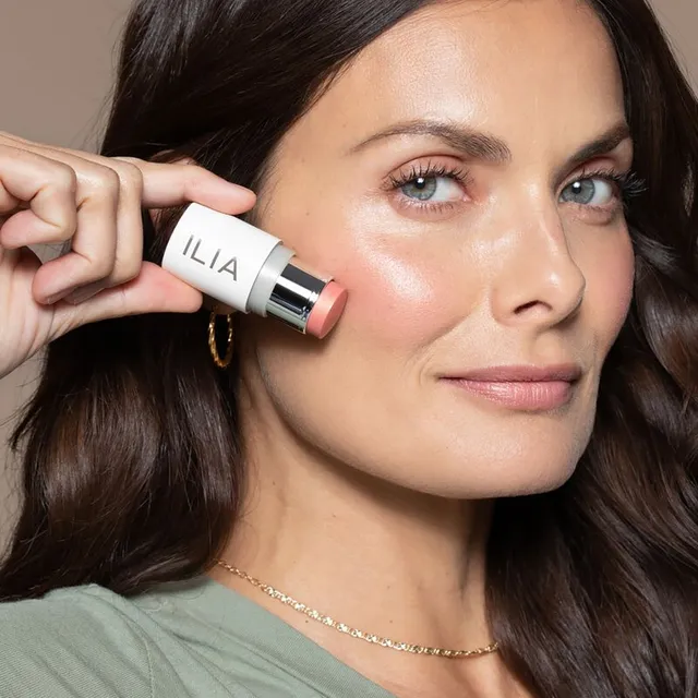 أحمر خدود مالتي ستيك كريم + هايلايتر + ملون شفاه – صورة 4