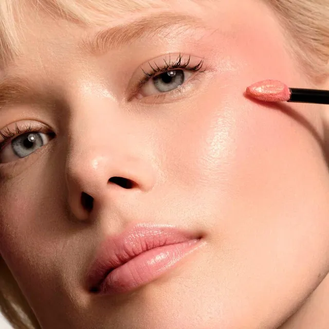 Luminous Silk Cheek Tint Shine Liquid Blush – image 4
