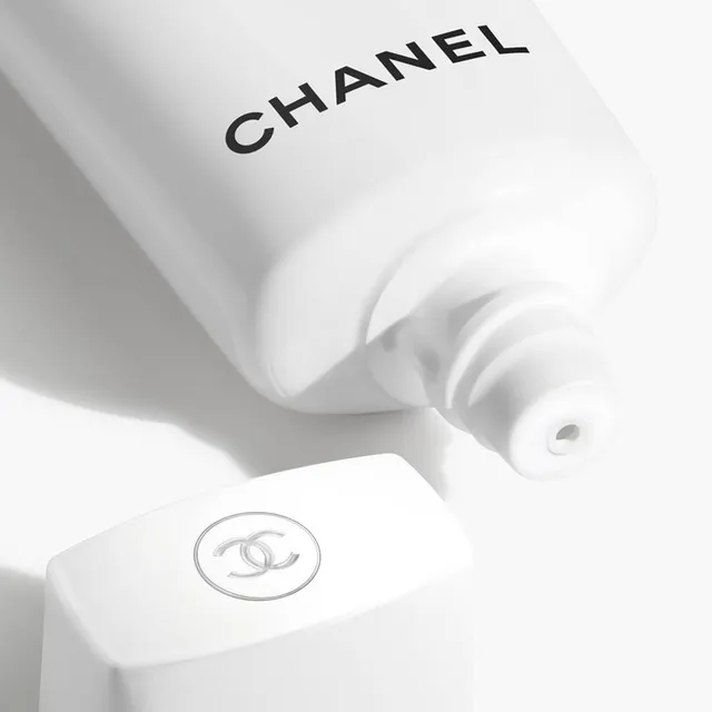 Uv Essentiel Complete Uv Protection Sunscreen Spf 50 – image 3