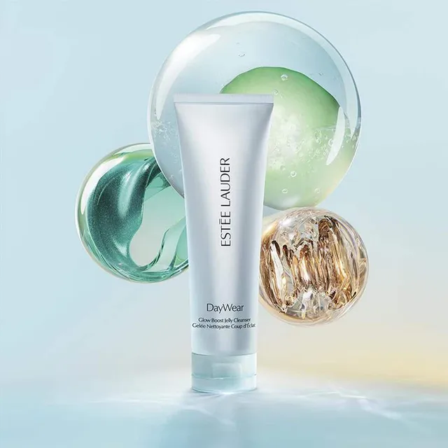 DayWear Glow Boost Gel Cleanser – image 3