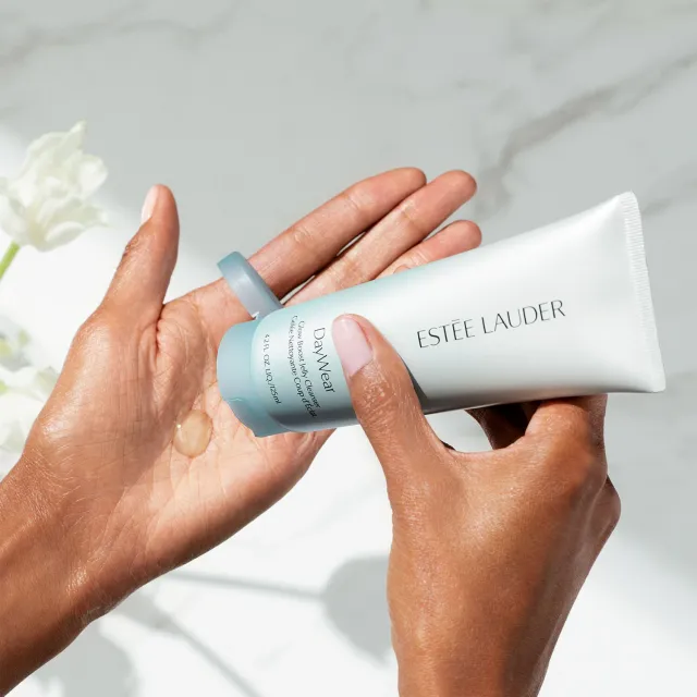 DayWear Glow Boost Gel Cleanser – image 6