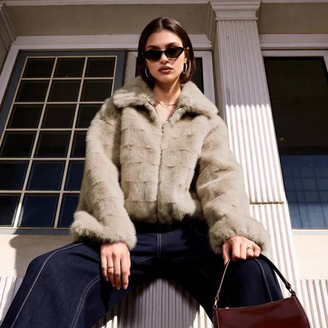 Splash Youth Faux Fur Jacket with Zip Closure