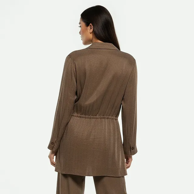 بلوزة ملفوفة بياقة مطوية من آيكونيك – صورة 6