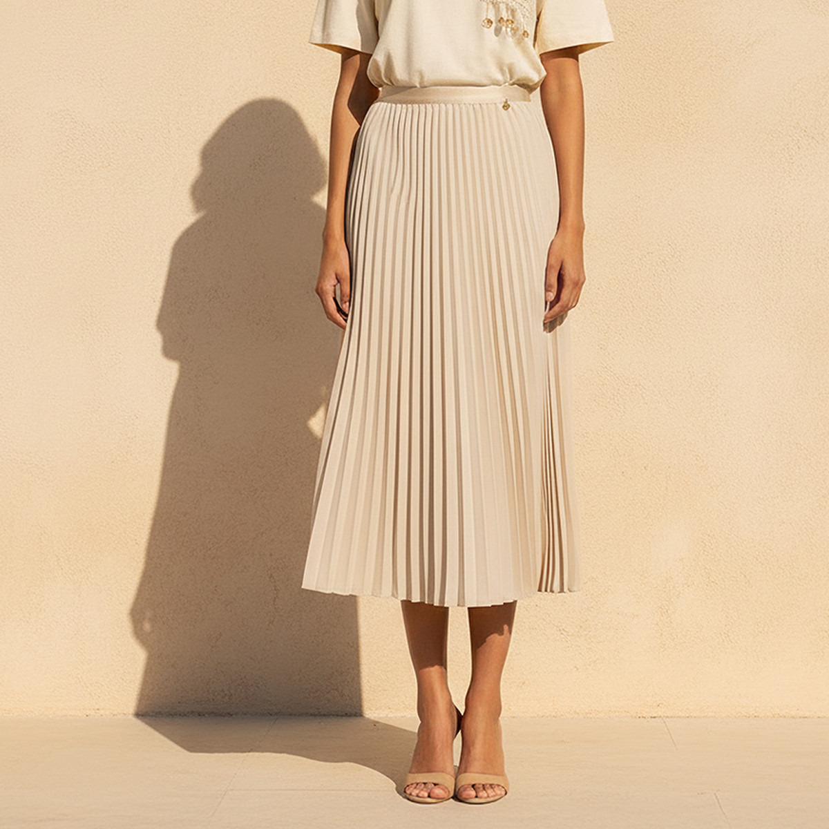 Iconic Midi A-line Skirt with Pleated Design