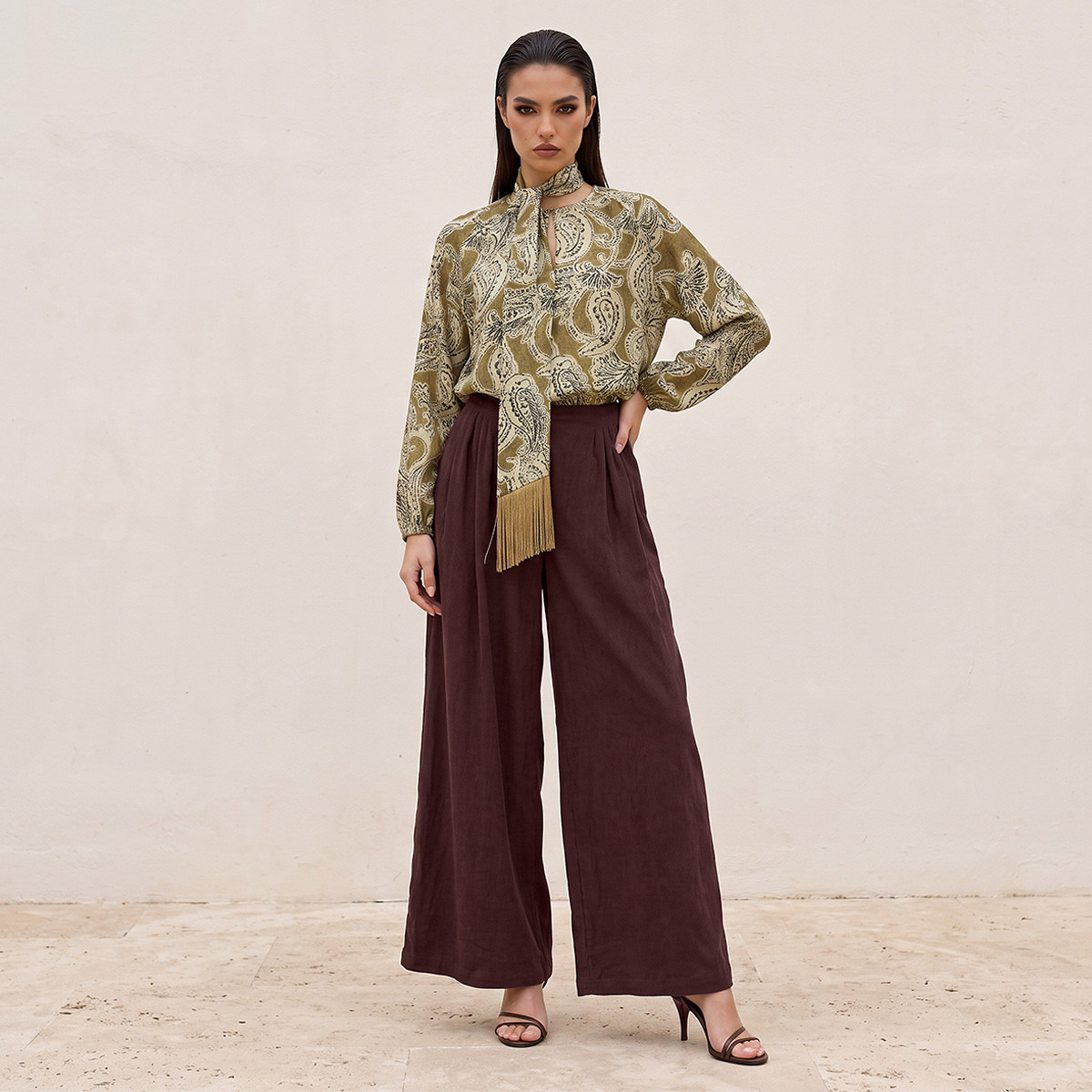 بنطلون بارز الملمس بقصّة مستقيمة وخصر مطاطي من سبلاش آيكونيك