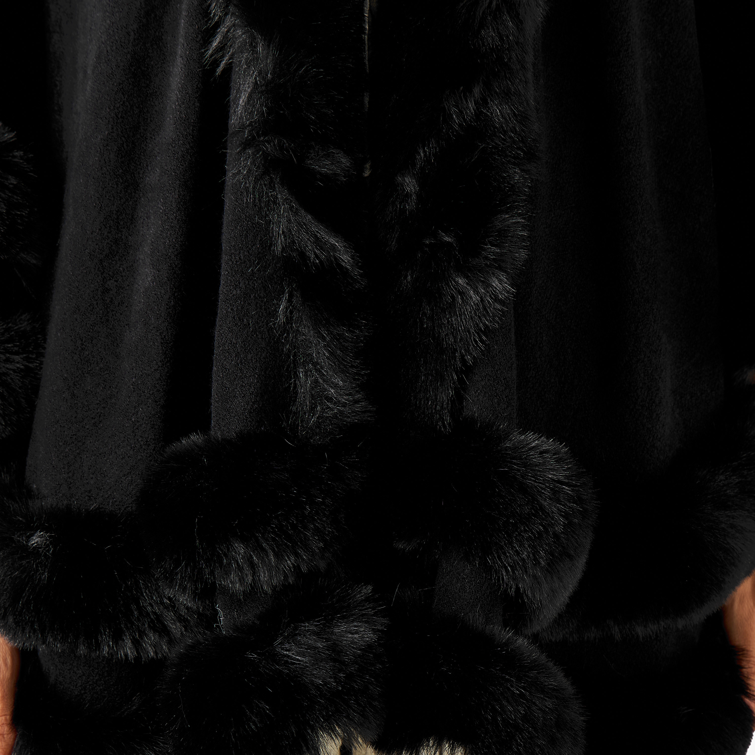Scarf Cape Shaped with Fur Trim Design