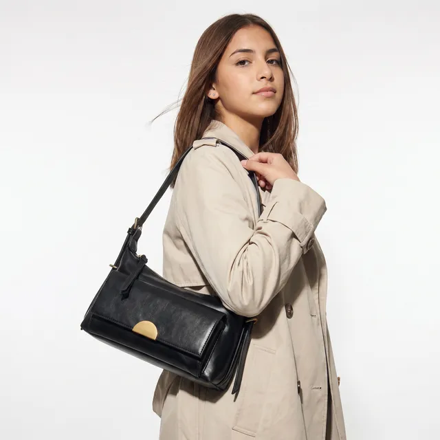 Pocket Detail Shoulder Bag with Zip Closure – image 2