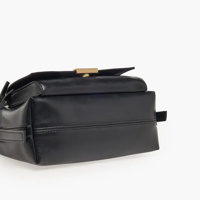 Pocket Detail Shoulder Bag with Zip Closure – image 7
