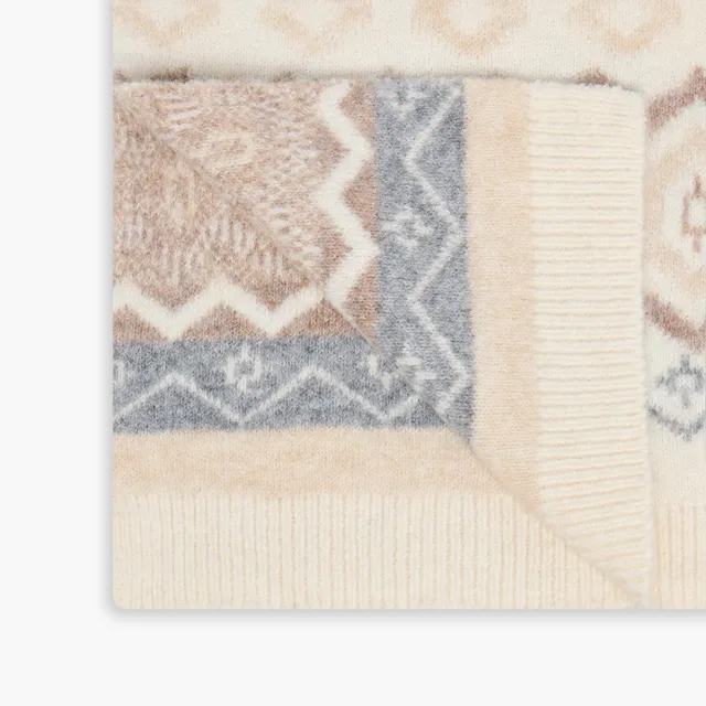 Scarf with Fair Isle Pattern – image 4