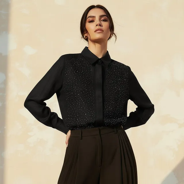 قميص بقصة مريحة من مزيج الكتان مزين بالترصيع – صورة 5