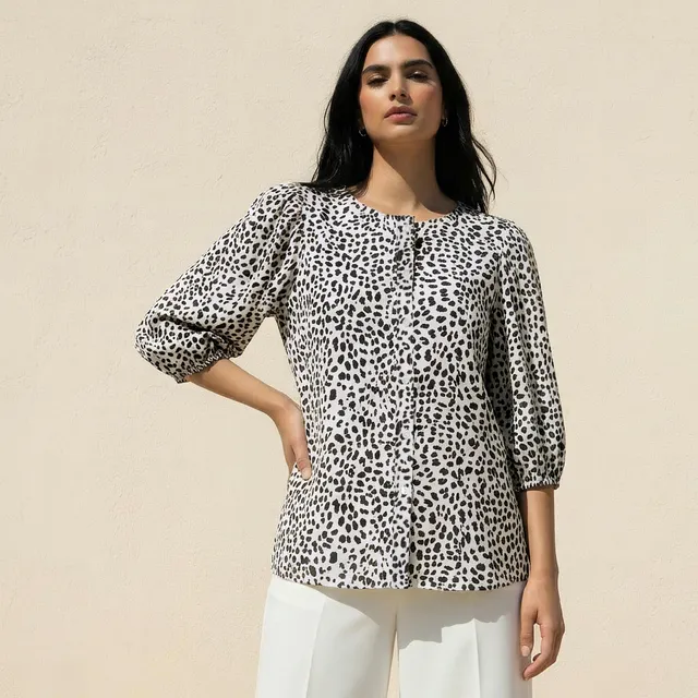 قميص من مزيج الكتان بأكمام بالون وطبعات حيوانات