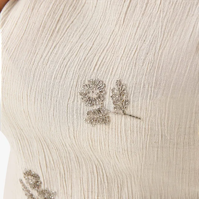 Plus Size Sleeveless Linen Blend Top with Floral Embellishments – image 2