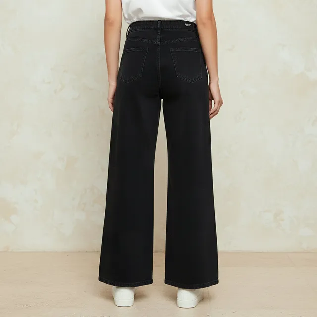 Women Wide Leg Mid-Rise Jeans – image 4
