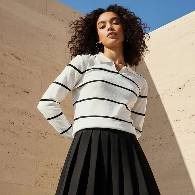 كنزة تريكو بقصّة عادية وياقة مخططة من تو إكستريمز