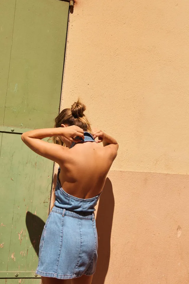 فستان Z1975 HALTER قصير – صورة 4