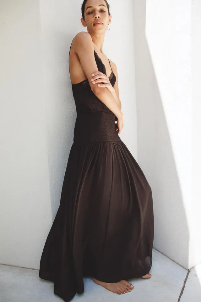 Long V-Neck Lace Appliqué Dress with Thin Straps and Lining – image 4