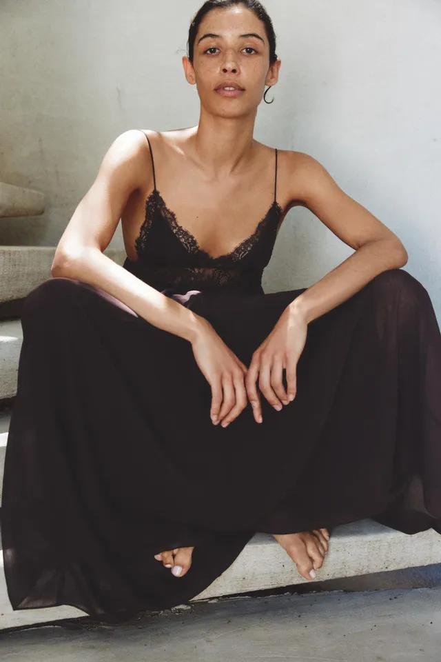 Long V-Neck Lace Appliqué Dress with Thin Straps and Lining – image 6