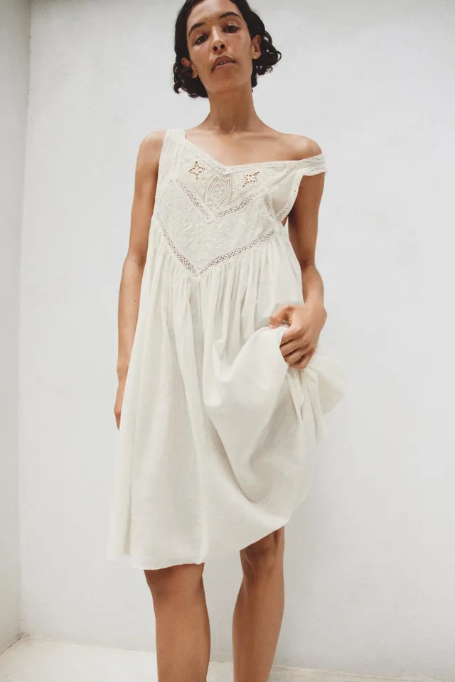 V-Neck Floral Embroidered Pleated Cotton Dress with Lace Appliqué – image 10