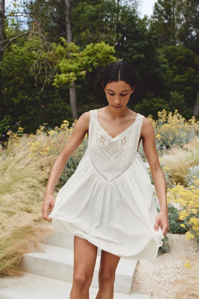 V-Neck Floral Embroidered Pleated Cotton Dress with Lace Appliqué – image 11