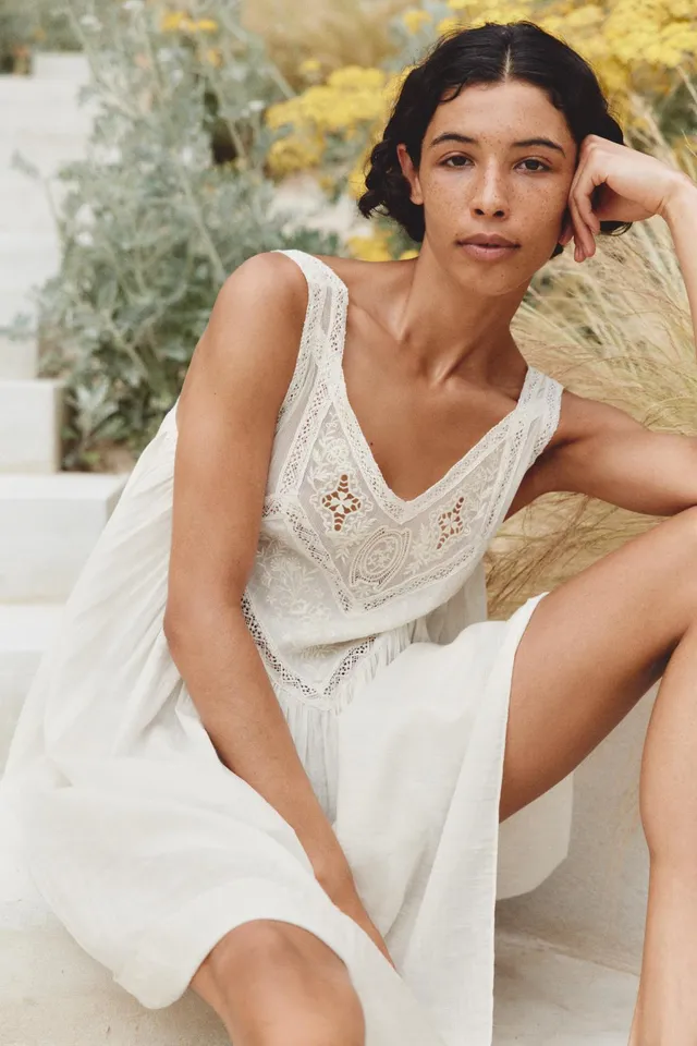 V-Neck Floral Embroidered Pleated Cotton Dress with Lace Appliqué – image 12