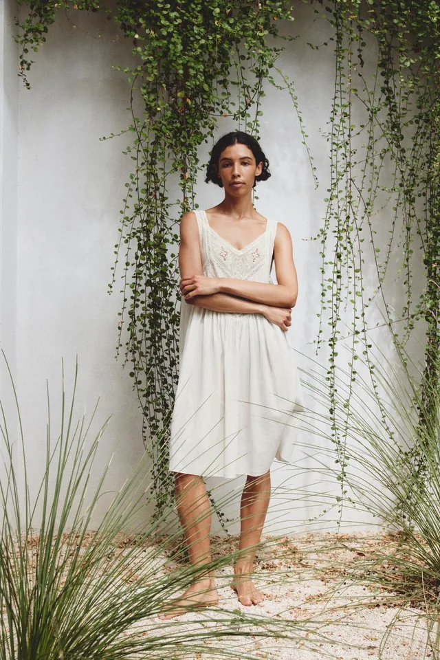 V-Neck Floral Embroidered Pleated Cotton Dress with Lace Appliqué – image 6