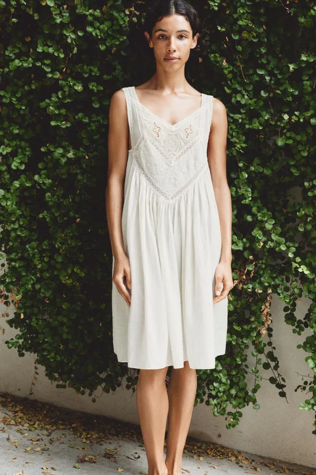V-Neck Floral Embroidered Pleated Cotton Dress with Lace Appliqué – image 8