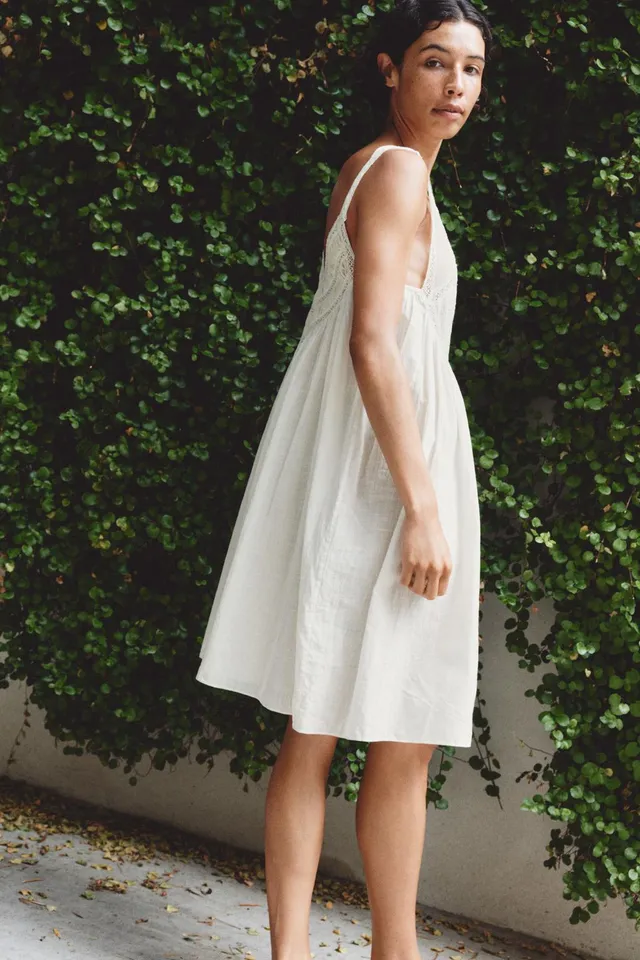 V-Neck Floral Embroidered Pleated Cotton Dress with Lace Appliqué – image 9