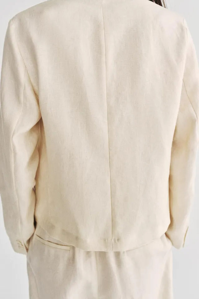 100% Linen Blazer with Faux Welt Pockets and Matching Buttons – image 3