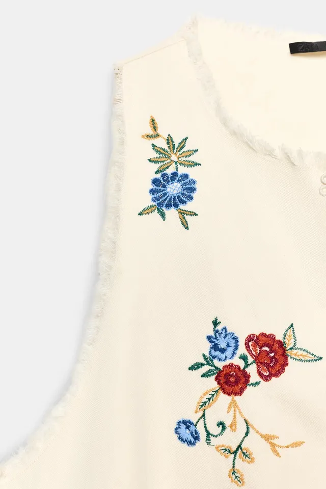 Contrast Embroidered Frayed Waistcoat Top with Hook-and-Eye Closure – image 7