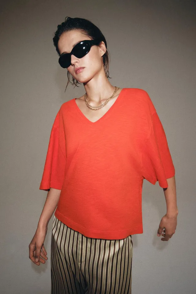 V-neck T-shirt – image 4