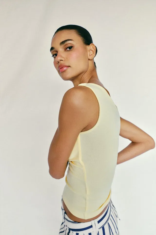 Sleeveless T-Shirt – image 4
