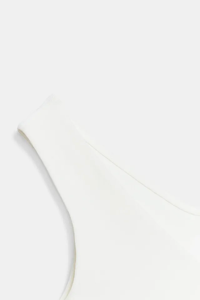 Sleeveless T-Shirt – image 8