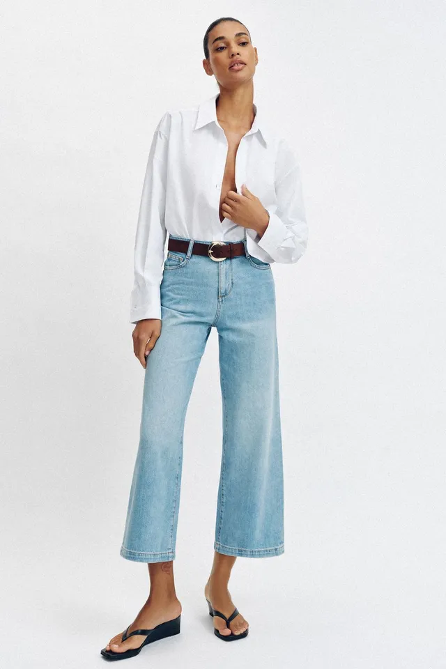 جينز WIDE LEG قصير بخصر عالٍ وحزام