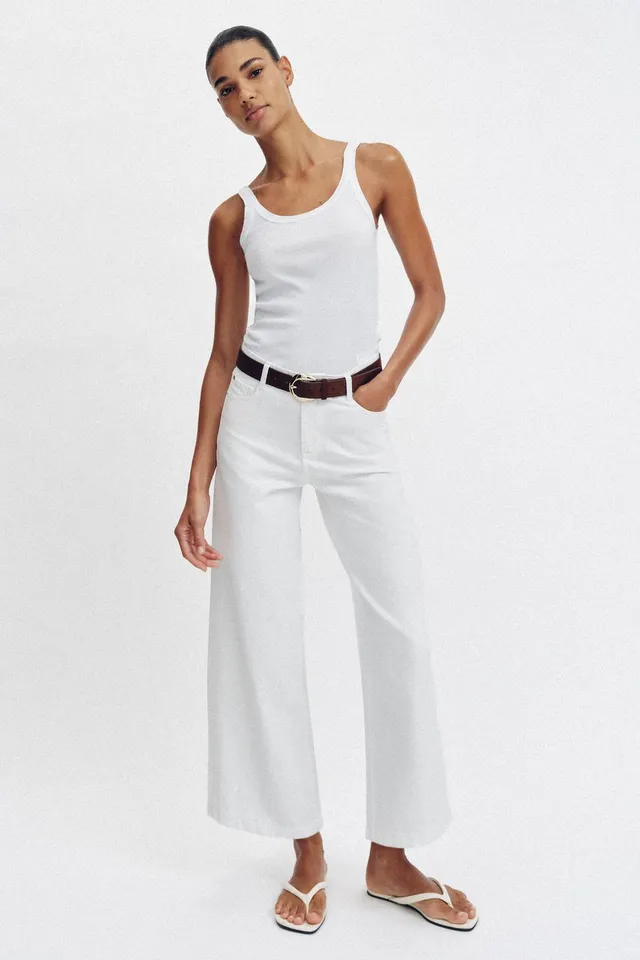 جينز WIDE LEG قصير بخصر عالٍ وحزام