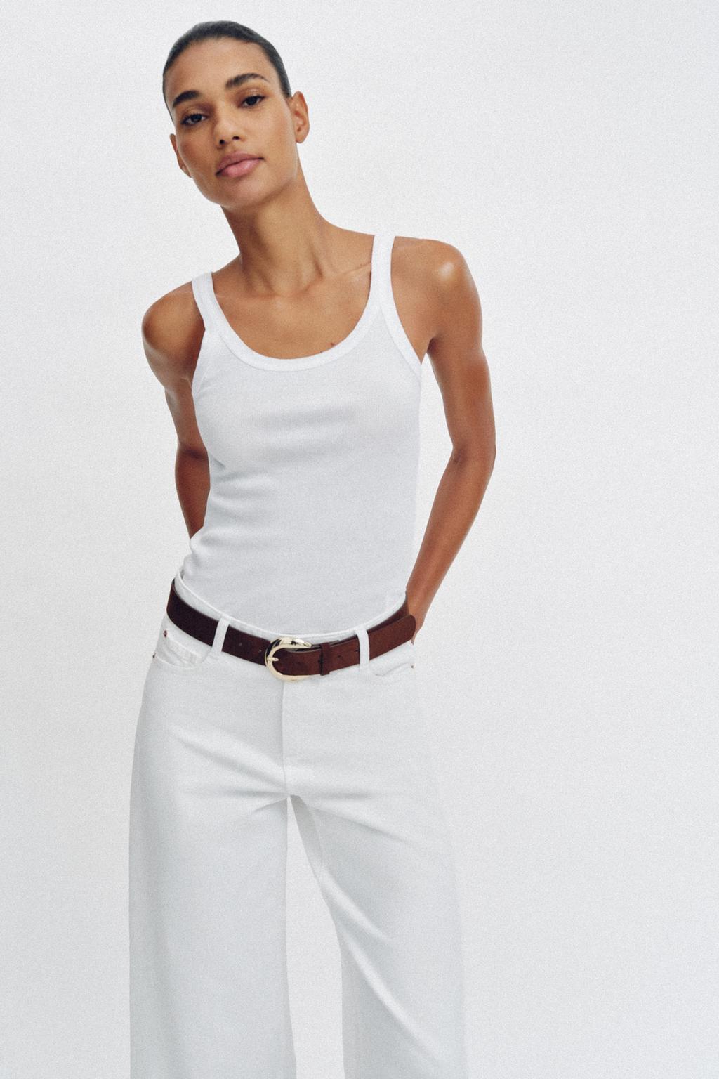 جينز WIDE LEG قصير بخصر عالٍ وحزام