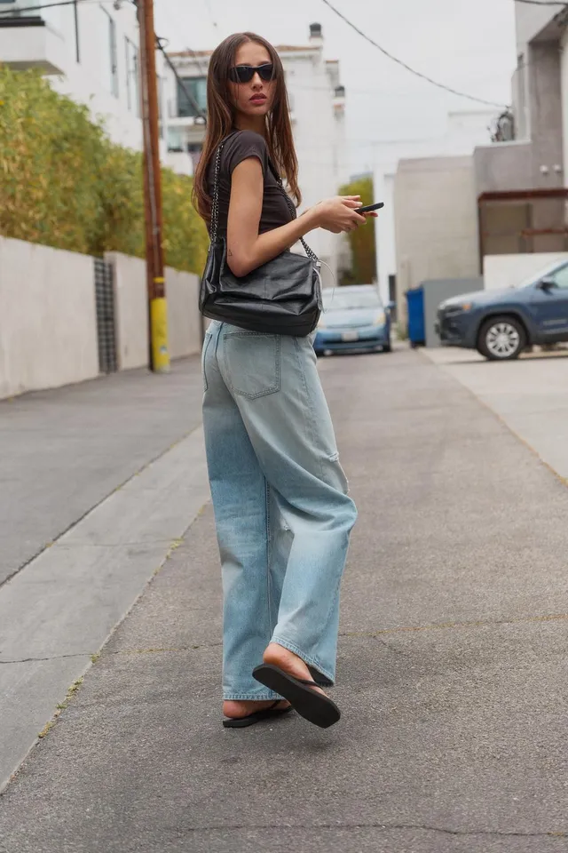 JEANS TRF EXTRA WIDE LEG خصر عالي ستايل ممزّق – صورة 4