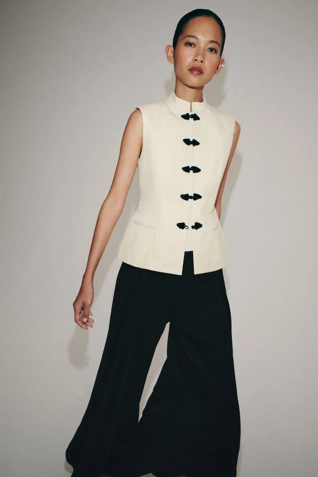 Fitted Spun Cotton Blend Waistcoat with Front Fireman Clasp – image 4