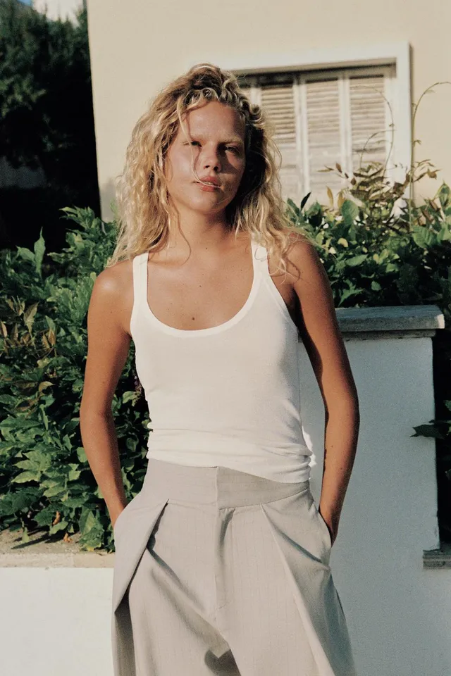 Sleeveless Fine-Knit Top – image 4